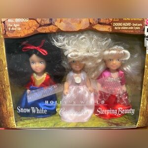 Vtg Holly's World
Collectible dolls:Snow White, Cinderella, Sleeping Beauty